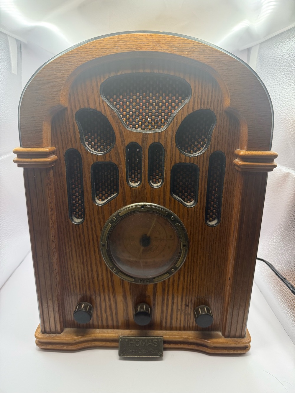 Vintage-Style Wooden Cathedral Radio Speaker – Brown